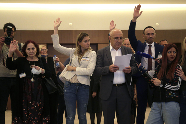 Демократе сад ратују због печата: Да ли ће суд морати да се постави између две струје